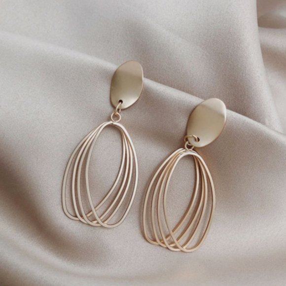 Silk Collection Earrings Jewelry - Picture 4 of 9
